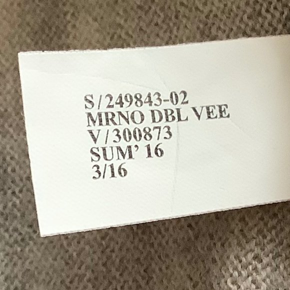 Banana Republic Double V Neck Gray Merino 3/4 sleeve Wool Sweater Medium - Picture 7 of 8